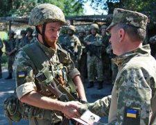 Ветеран АТО объяснил, почему не дал краба президенту