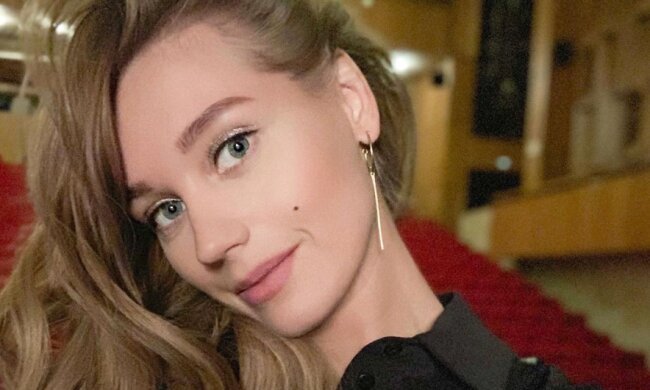 Асмус нашла замену Харламову и проболталась в Instagram: "Любовь к этому человечку безгранична"
