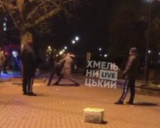 У Хмельницькому голуб'ячий "бог" влаштував махалово із перехожим: "Де мої 500 гривень?!"