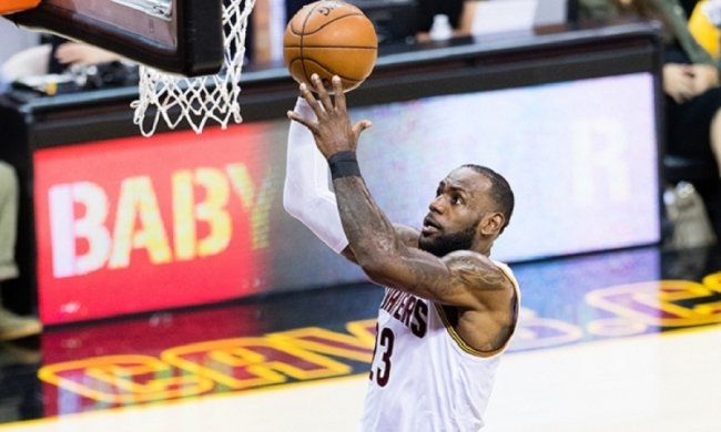 НБА: Джеймс вышел на второе место в списке самых результативных игроков в плей-офф