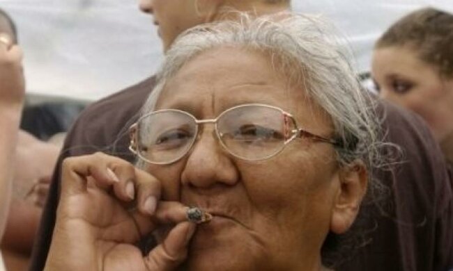 Віртуальні окуляри довели бабцю до екстазу (відео)