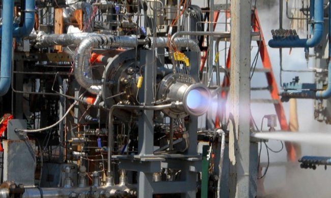 NASA испытывает новый двигатель для ракет (видео)