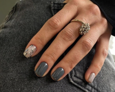 Серый денежный маникюр, фото из соцсетей
