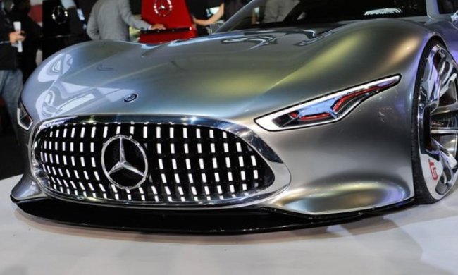 Mercedes-Benz впроваджує бездротову зарядку для електрокарів