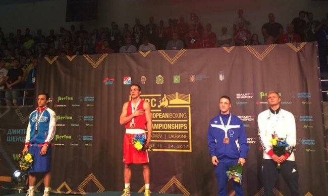 Украинский боксер побил россиянина и стал чемпионом Европы