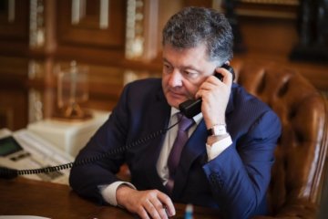 Порошенко созвонился с Меркель и Олландом без Путина