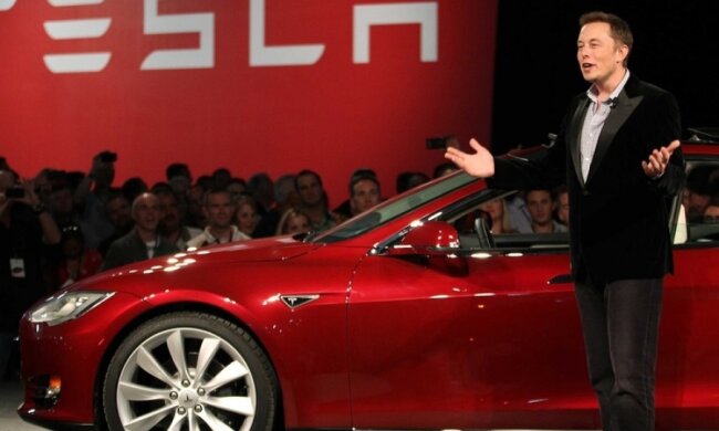 Маск відкликав багатотисячну партію електромобілів Tesla 
