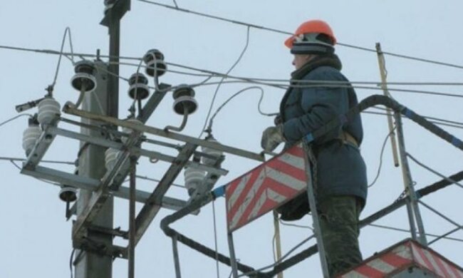 Дві доби поновлюватимуть постачання електрики на півострів