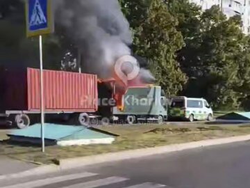 Вантажівка, уражена FPV-дроном у Салтівському районі Харкова