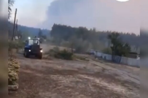 Под Харьковом бесстрашный тракторист спас от огня 20 домов - пока пожарные собирались