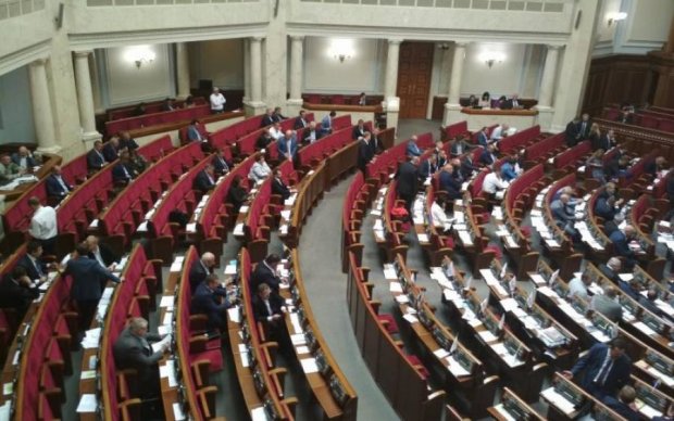 Депутаты пытаются урезать праздники украинцам