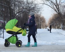 Допомога на дитину та декрет: молодих матусь терміново попередили про зміни у виплатах