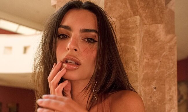 Эмили Ратаковски, фото - https://www.instagram.com/emrata/