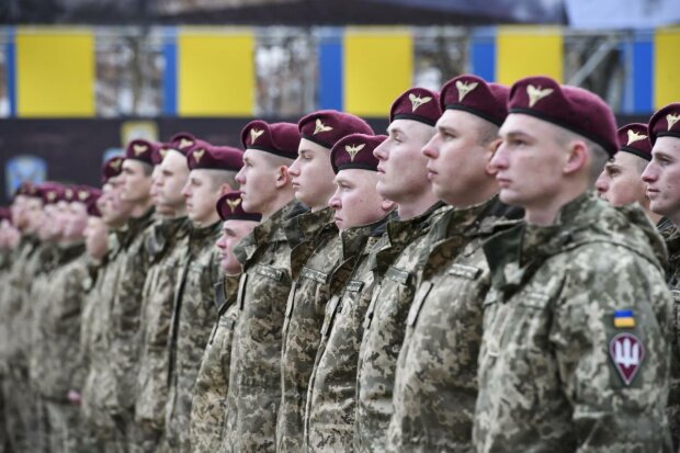 Рок для десантуры: украинские бойцы превратились в музыкантов, яркое видео