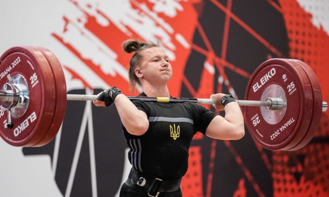 Чемпіонка з важкої атлетики. Фото: Facebook