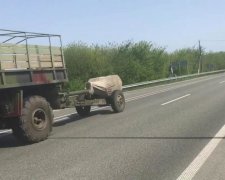 Стало відомо, що військові вивозять зі складів в Калинівці