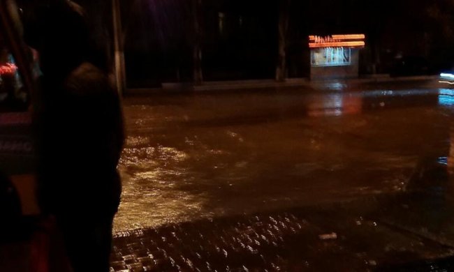 Через сильну зливу в Маріуполі не працює міський транспорт (фото)