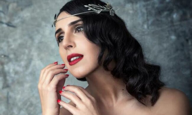 Різдвяний ангел: вагітна Джамала привітала українців з Миколаєм