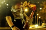 Ужгородец метнул в копов "коктейль Молотова"