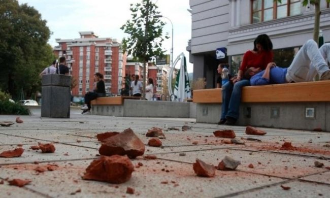 Землетрясение в Македонии: люди боятся возвращаться домой (видео)