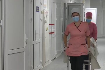 Лікарі, скріншот із відео