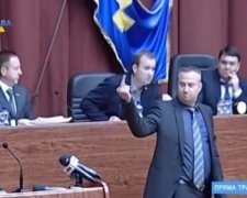 Депутати Полтавської облради влаштували бійку з непристойними жестами (відео)