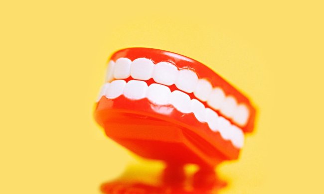 Білизна і довговічність: стоматологи модернізували зубні пломби