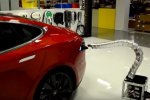 Tesla продемонструвала автоматичну зарядку для електрокарів (відео)
