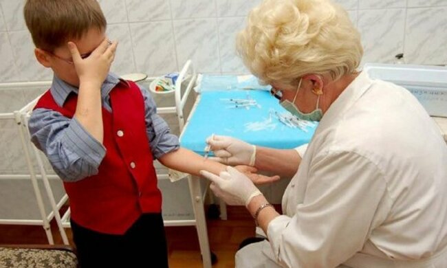 прививки детям во время карантина, фото: Укринформ