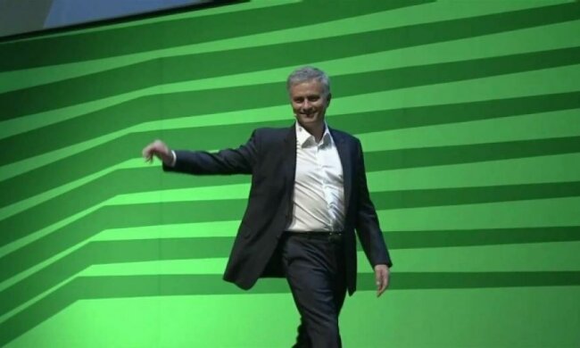 Тренер Моурінью ефектно представив гру FIFA 17