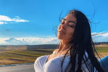 Альона Омович