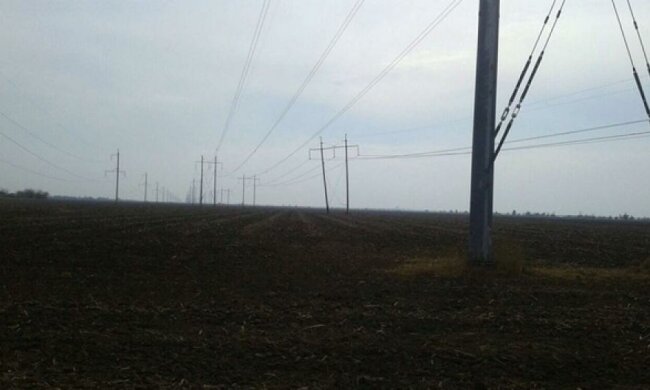 На кримському кордоні підірвали ще одну електроопору