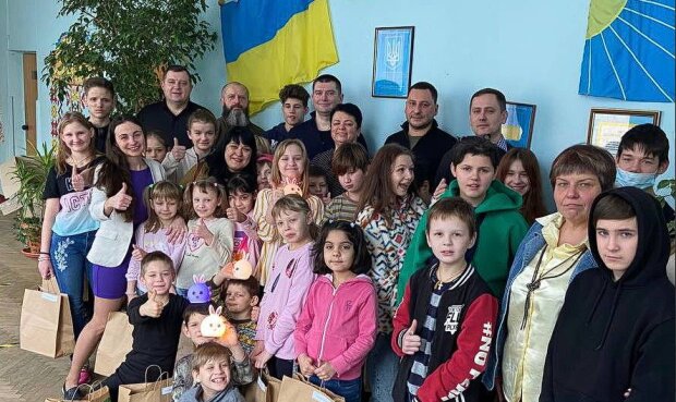 Т. у. о. главы Госэкоинспекции Игорь Зубович поздравил с Новым Годом и Рождеством Христовым детей-сирот