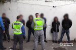 В Киеве задержали банду, обворовывали пассажиров на вокзале, скриншот