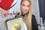 "Героями" зробили майстрів манікюру та астрологів: в Україні вибухнув скандал
