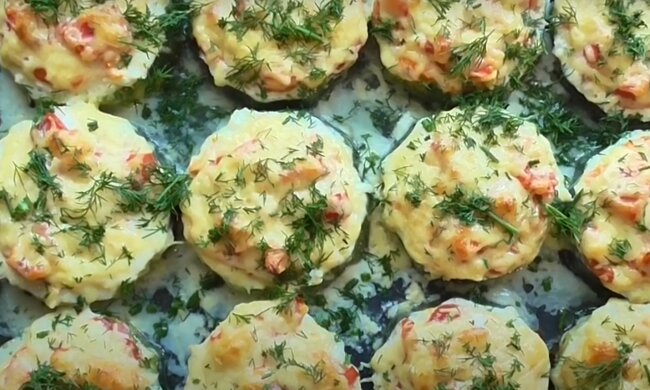 Кабачки с фаршем и помидорами, скриншот: YouTube