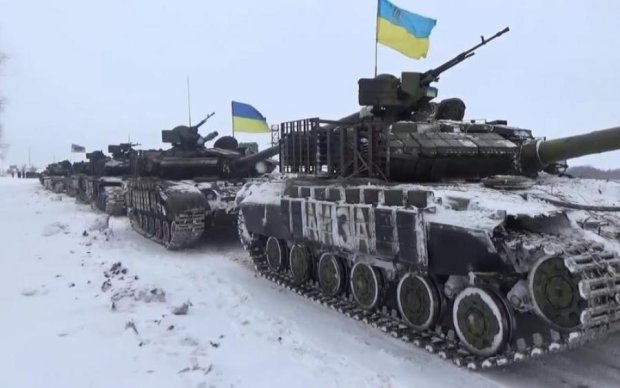 "Атлеты" грязи не боятся - украинские танки теперь в шоколаде: видео