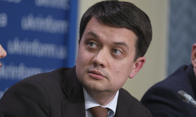В чергу: Разумков зробив у Запоріжжі те, за що дівчата обожнюють Зеленського