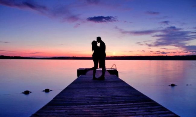 Любовный гороскоп на 19 мая: интимные воспоминания захлестнут Водолеев