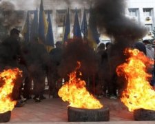 В Одесі запалили покришки на підтримку євромайданівців (фото)