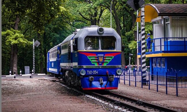 "Укрзализныця" окутала украинцев тройной "заботой", никто не свалится с полки