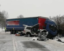 Украинский журналист разбился в жутком ДТП: медики рассказали о состоянии жены и дочери