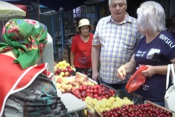Фрукты на рынке. Фото: скрин youtube