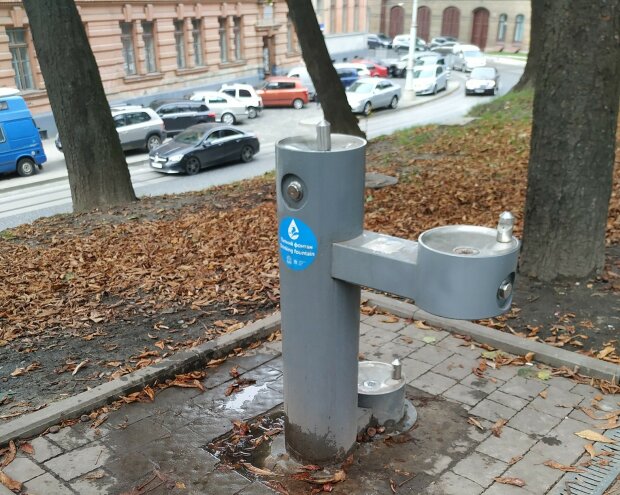 У Львові біля фонтанчиків Садового "відмовили" краники: "Попіарилися і забули"