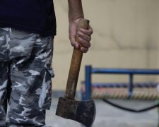 Поліція біля школи в Халупках