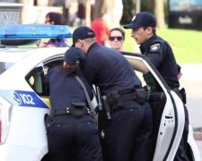 "Мусора - не люди": полицейские поставили на колени ветерана АТО