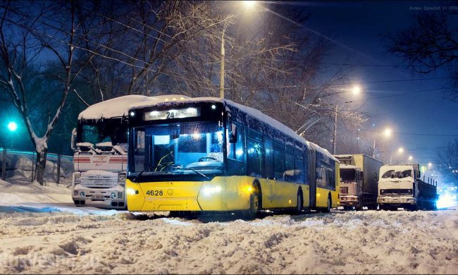 В Киеве из-за пожара изменилось расписание общественного транспорта