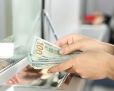 Уже не шутки: гривна пробила очередное дно