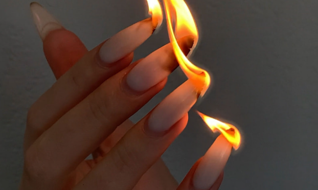 "Пламенный" маникюр, изображение из соцсетей