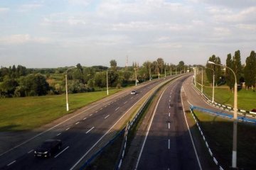 Ями по коліно: в мережі показали жахливу дорогу на українські курорти